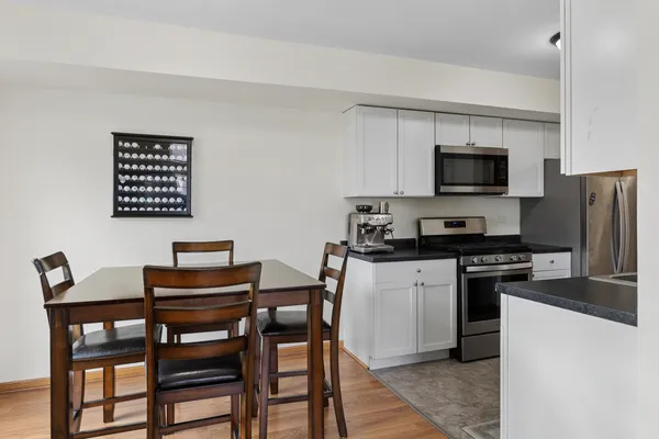 $294,900 | 513 East Avenue, Unit 513, Streamwood, IL 60107