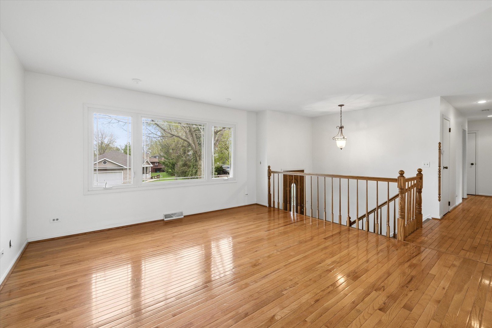 13 Hawthorne Road Lake In The Hills, IL 60156 - Photo 2 of 18