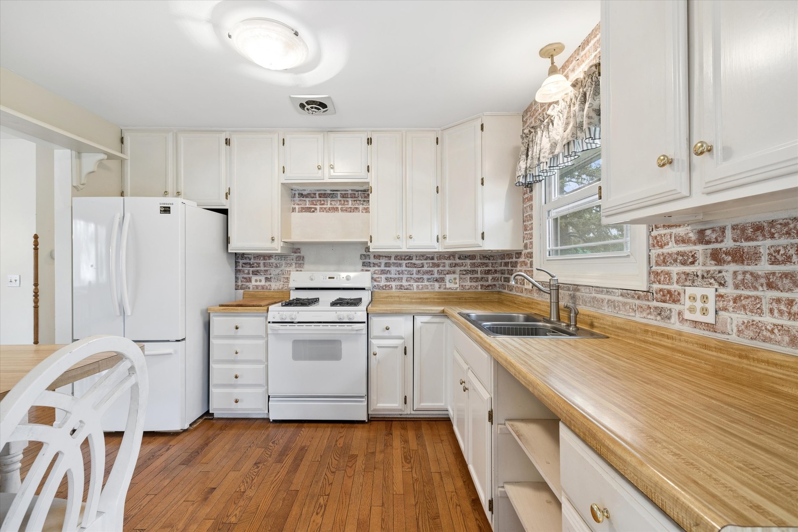 13 Hawthorne Road Lake In The Hills, IL 60156 - Photo 4 of 18