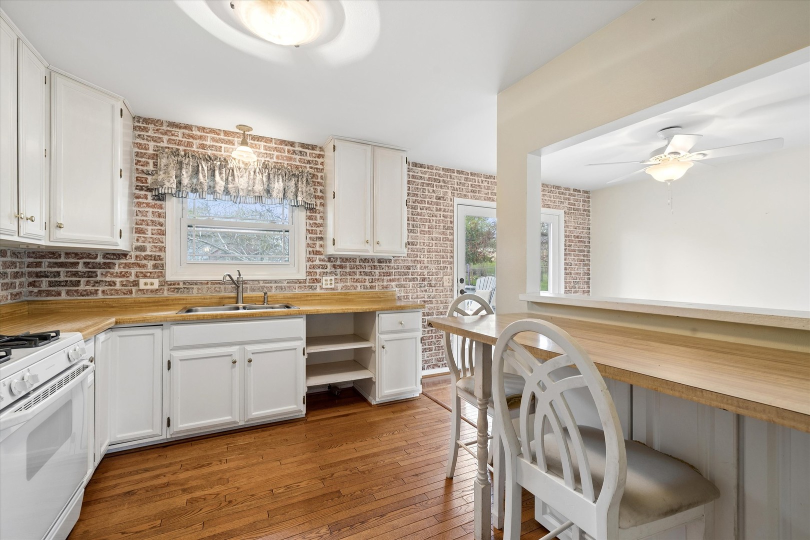 13 Hawthorne Road Lake In The Hills, IL 60156 - Photo 5 of 18