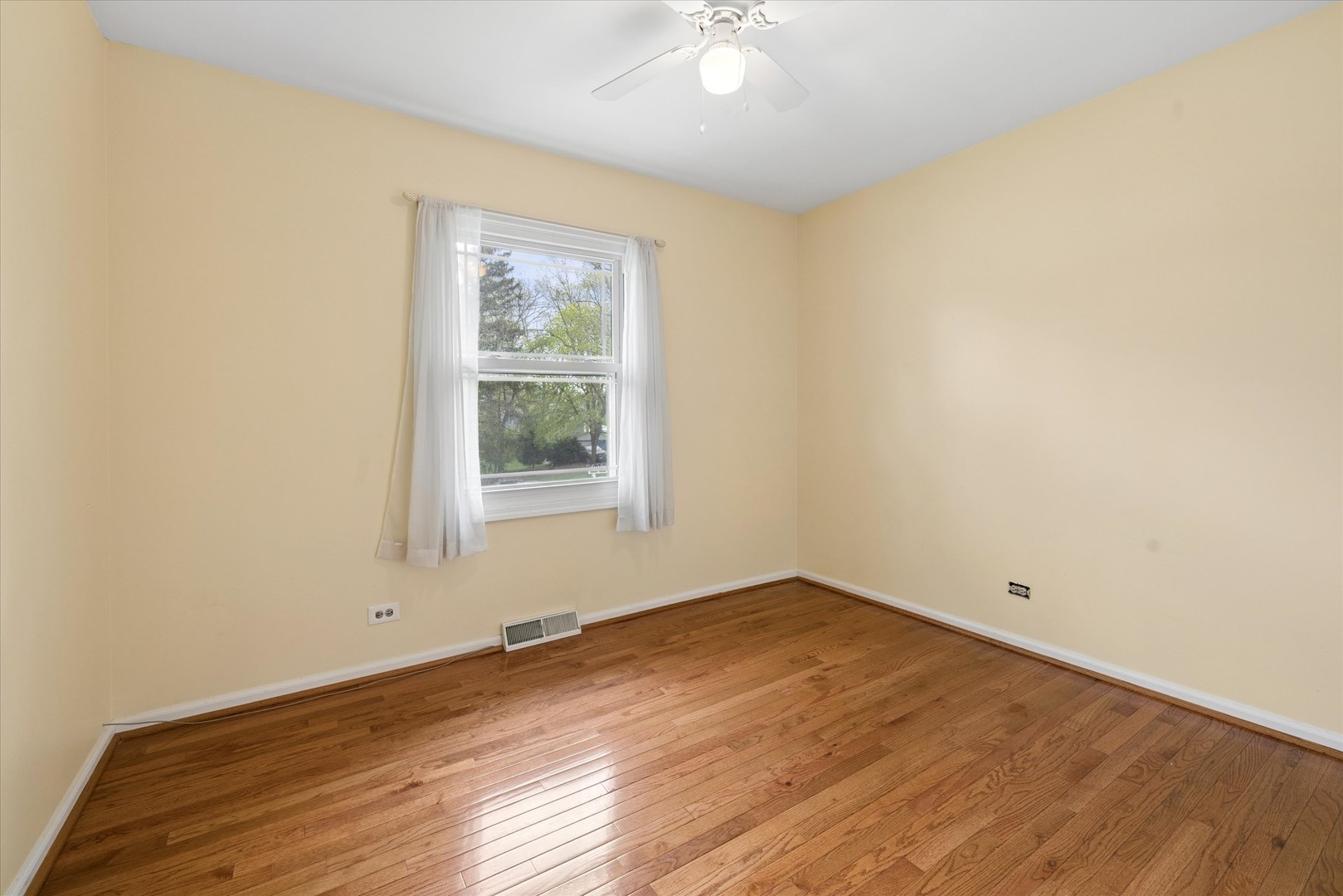 13 Hawthorne Road Lake In The Hills, IL 60156 - Photo 9 of 18