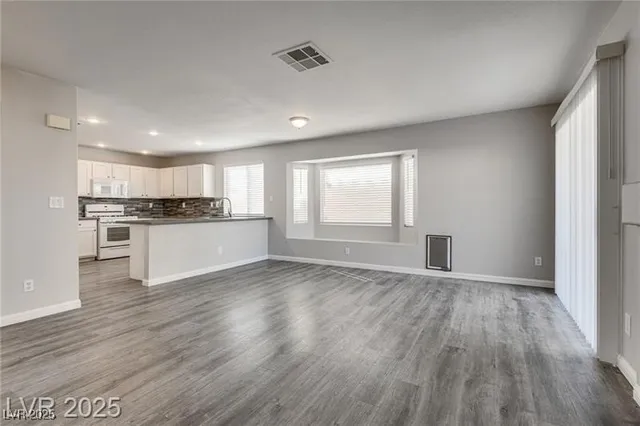 $2,400 | 7816 Calico Flower Avenue, Las Vegas, NV 89128