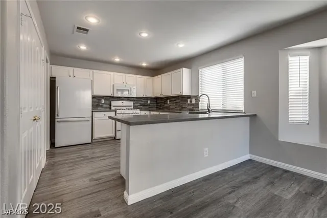 $2,400 | 7816 Calico Flower Avenue, Las Vegas, NV 89128