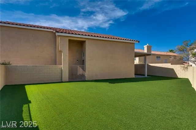 $2,400 | 7816 Calico Flower Avenue, Las Vegas, NV 89128