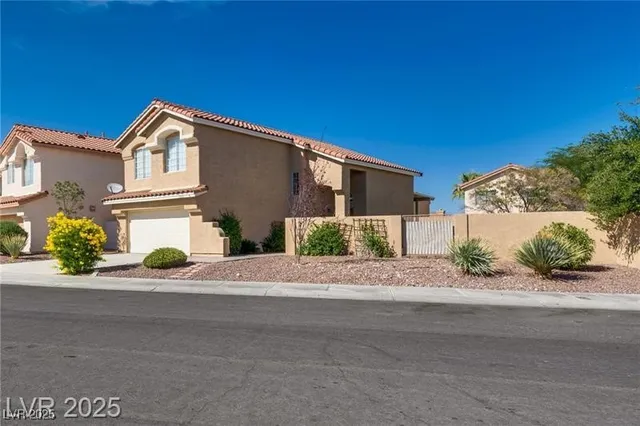 $2,400 | 7816 Calico Flower Avenue, Las Vegas, NV 89128
