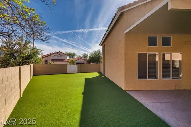 $2,400 | 7816 Calico Flower Avenue, Las Vegas, NV 89128