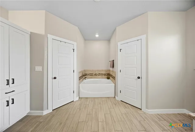 $557,500 | 100 Metheglin Drive, Temple, TX 76502