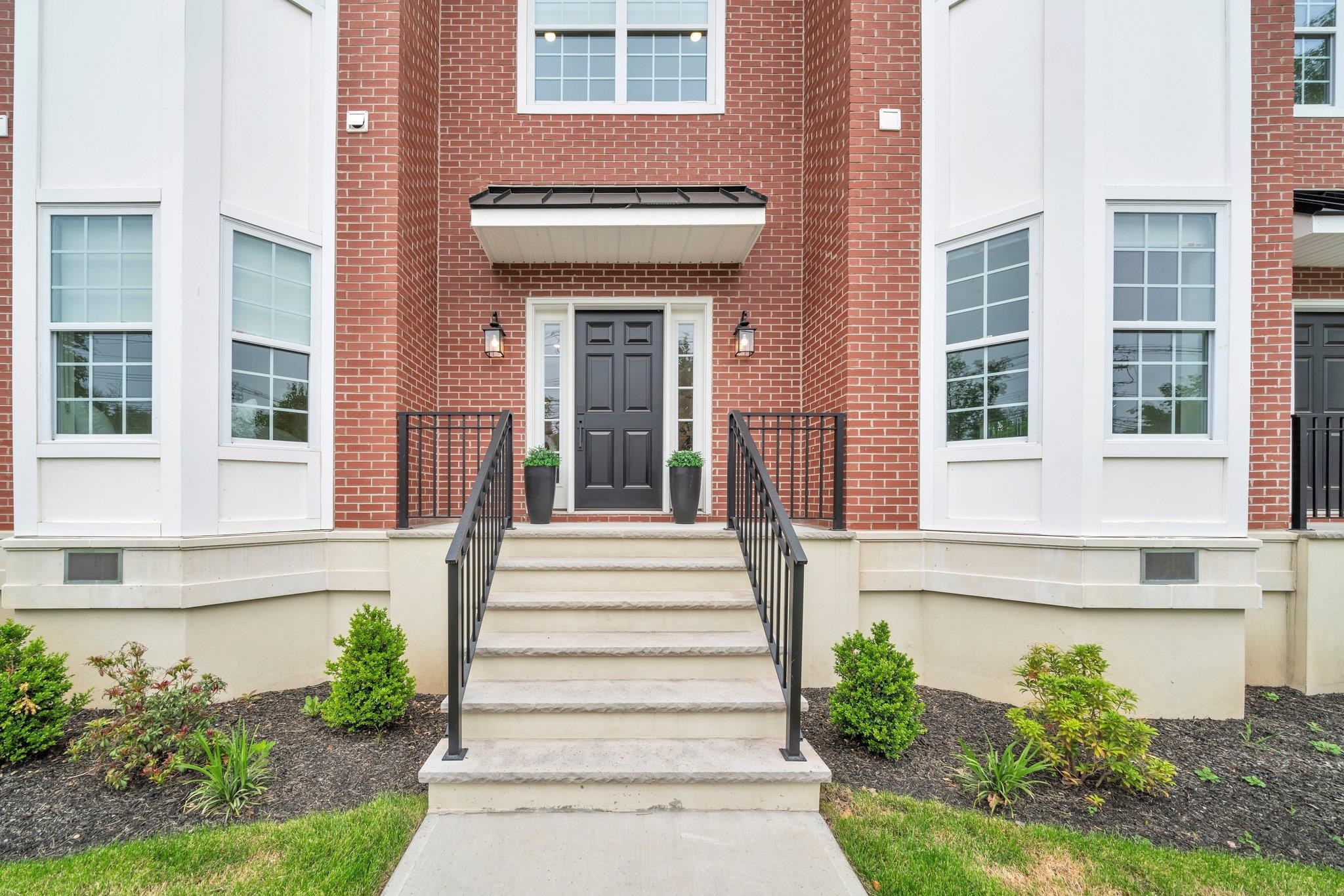 70 Ridgedale Avenue, Unit 103 Morristown, NJ 07960 - Photo 3 of 50 a front view of a house with a porch