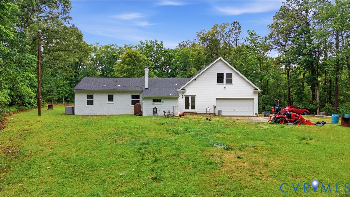 10152 Georgetown Road Mechanicsville, VA 23116 - Photo 30 of 35 a front view of a house with a yard and trees