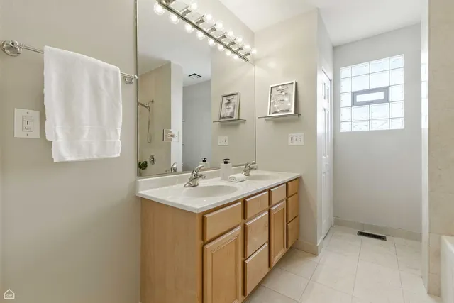 $650,000 | 1708 West Chicago Avenue, Unit 3, Chicago, IL 60622