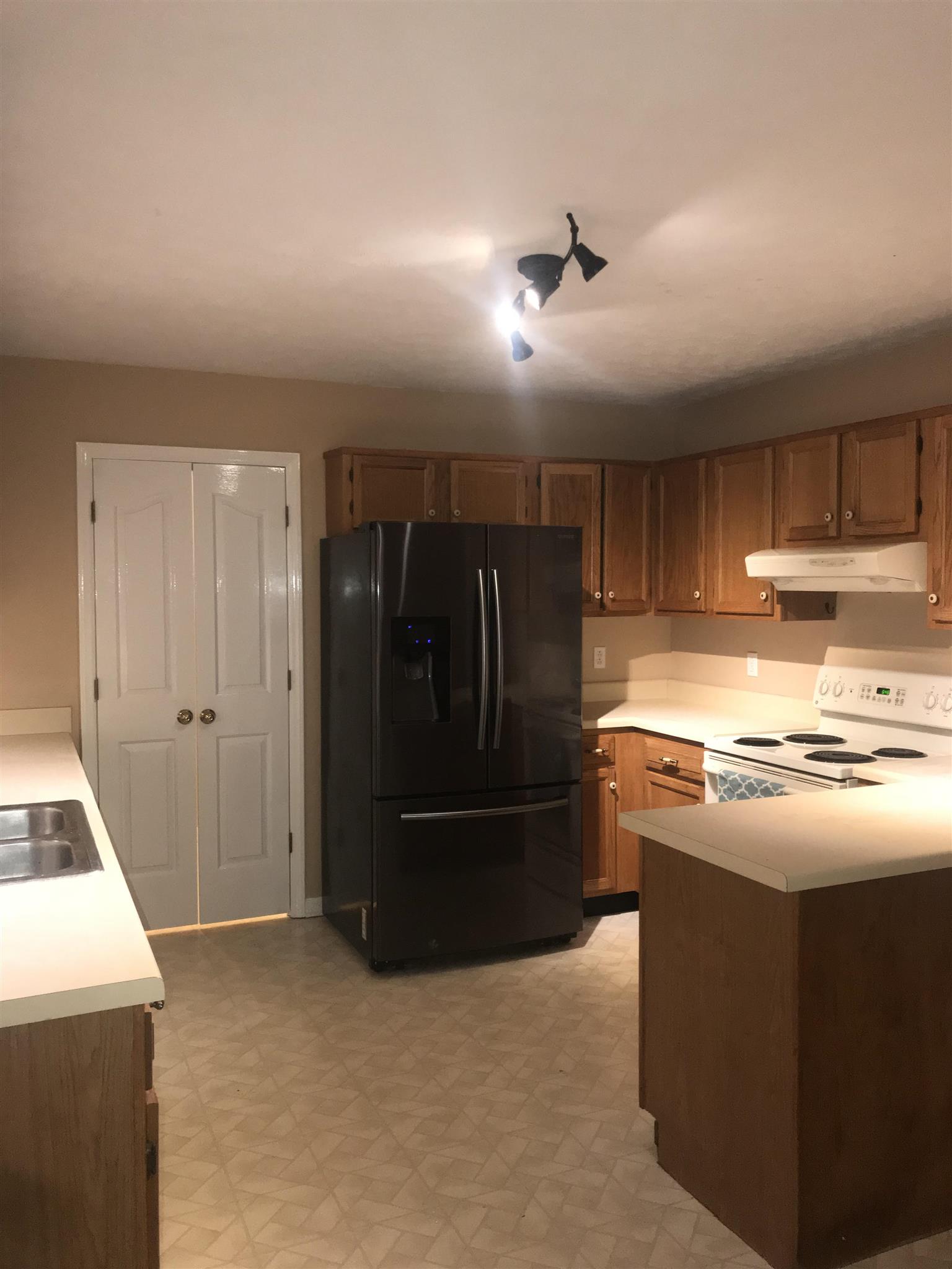 large eat in kitchen