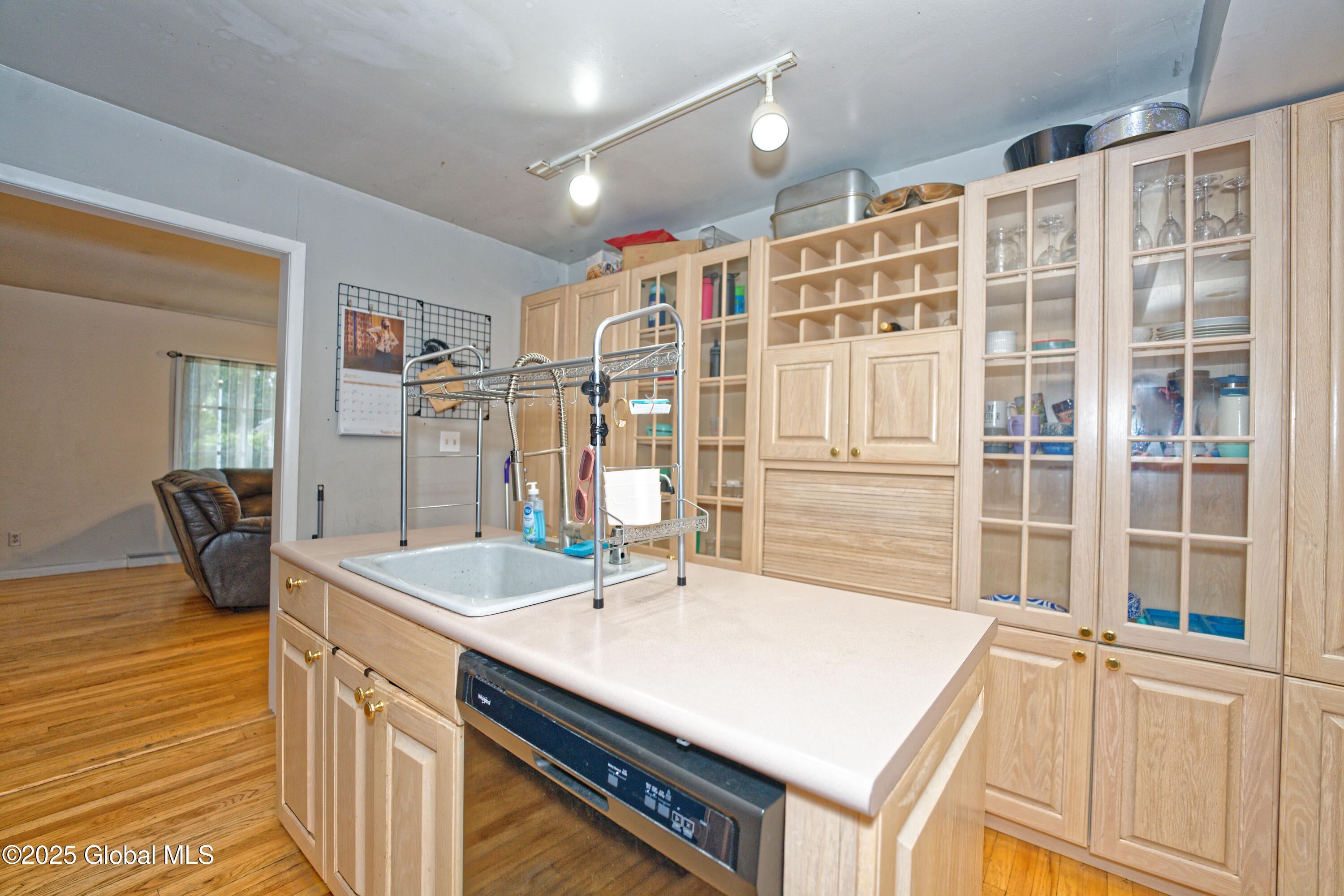1101 Manas Drive Schenectady, NY 12303 - Photo 13 of 42 5 Kitchen 2