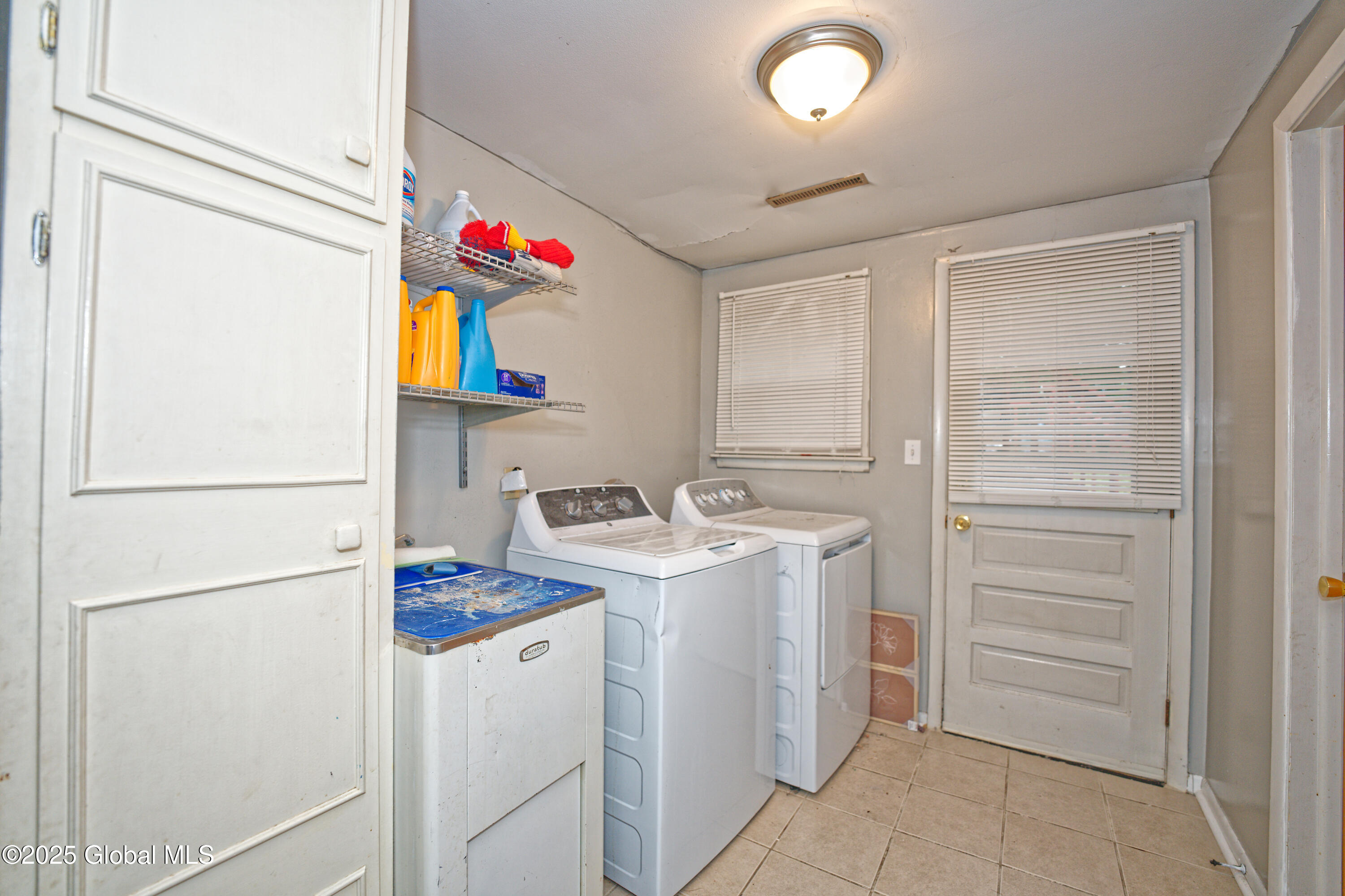 1101 Manas Drive Schenectady, NY 12303 - Photo 32 of 42 9 Bathroom 4