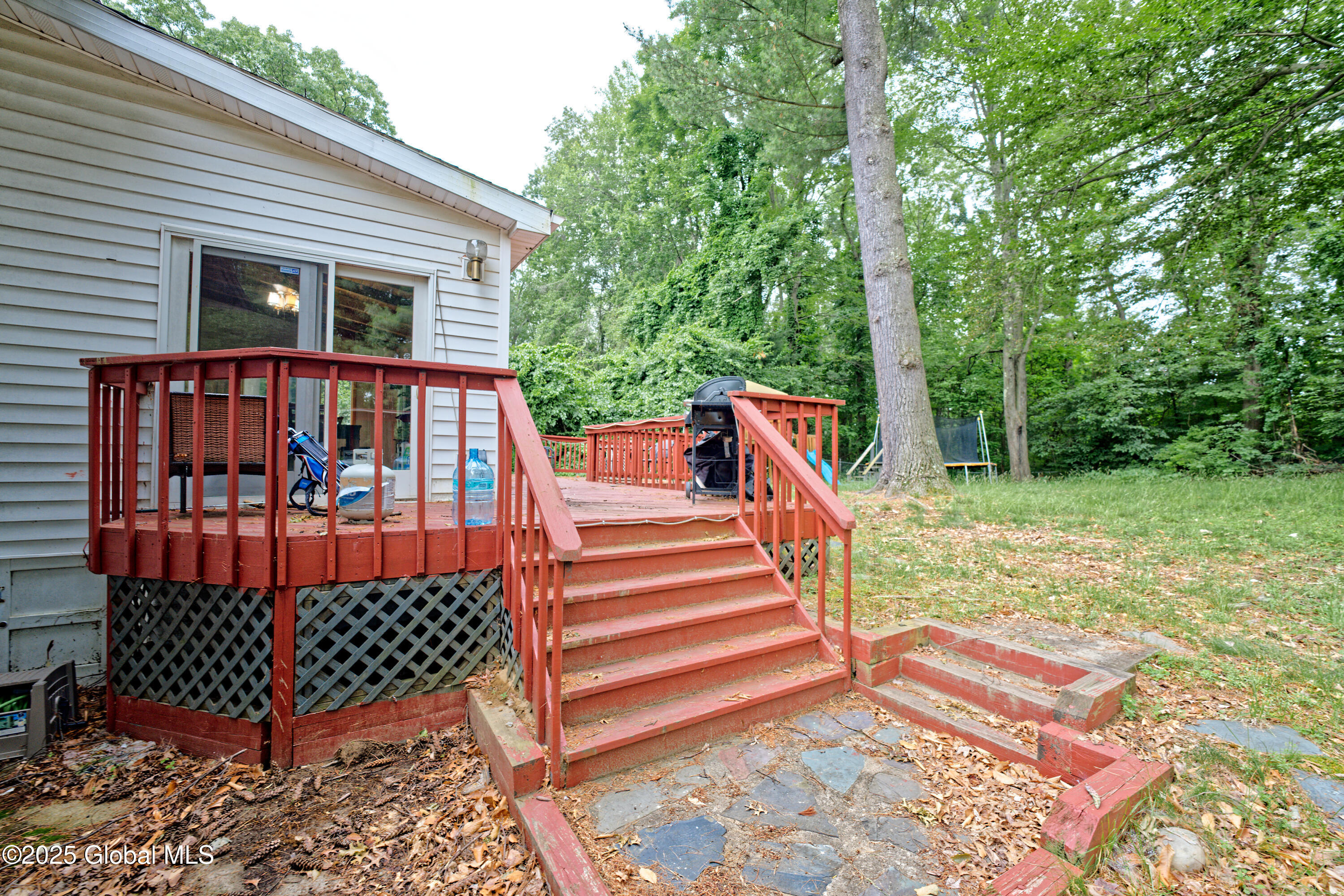 1101 Manas Drive Schenectady, NY 12303 - Photo 34 of 42 Yard 2