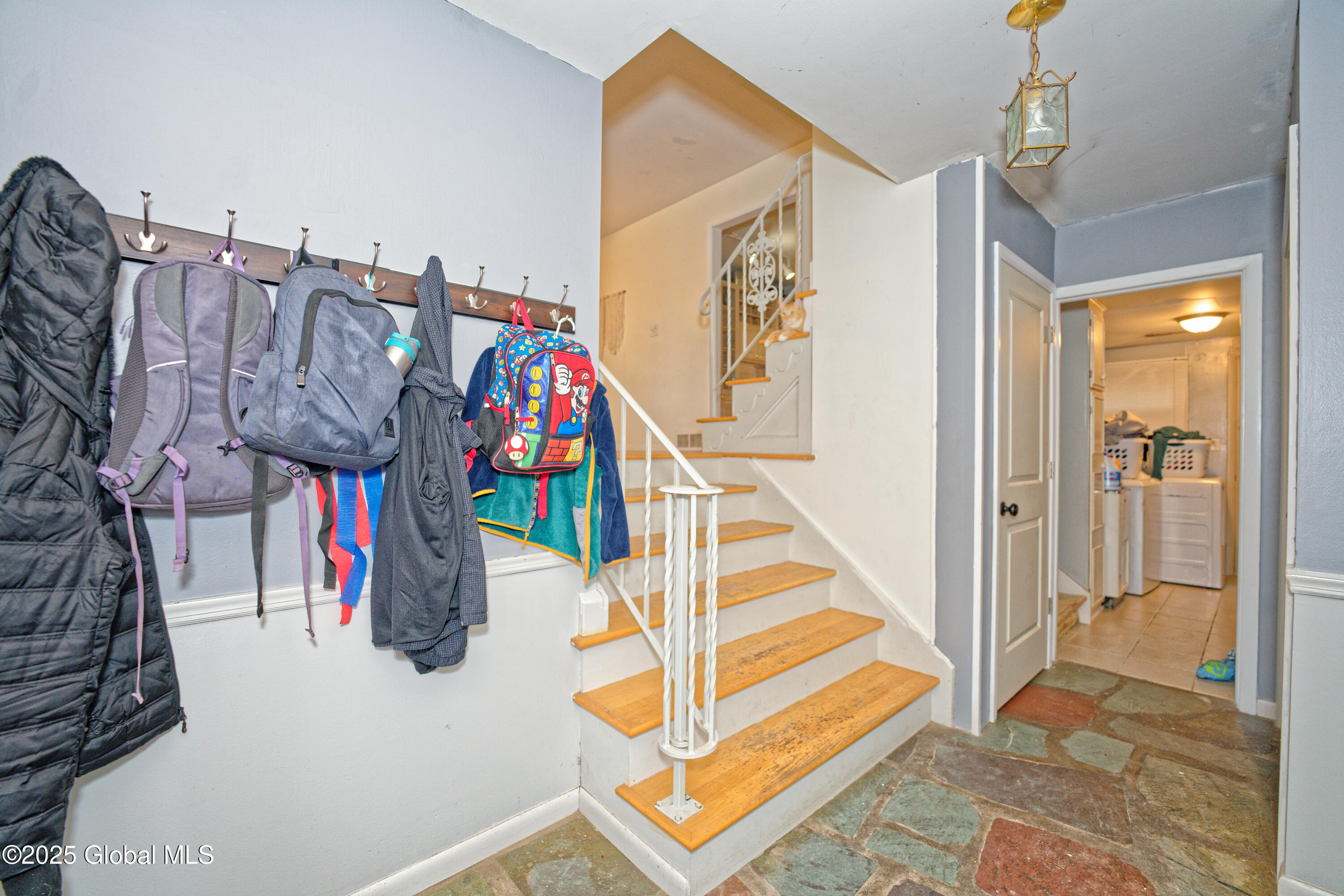 1101 Manas Drive Schenectady, NY 12303 - Photo 4 of 42 1 Entryway 2