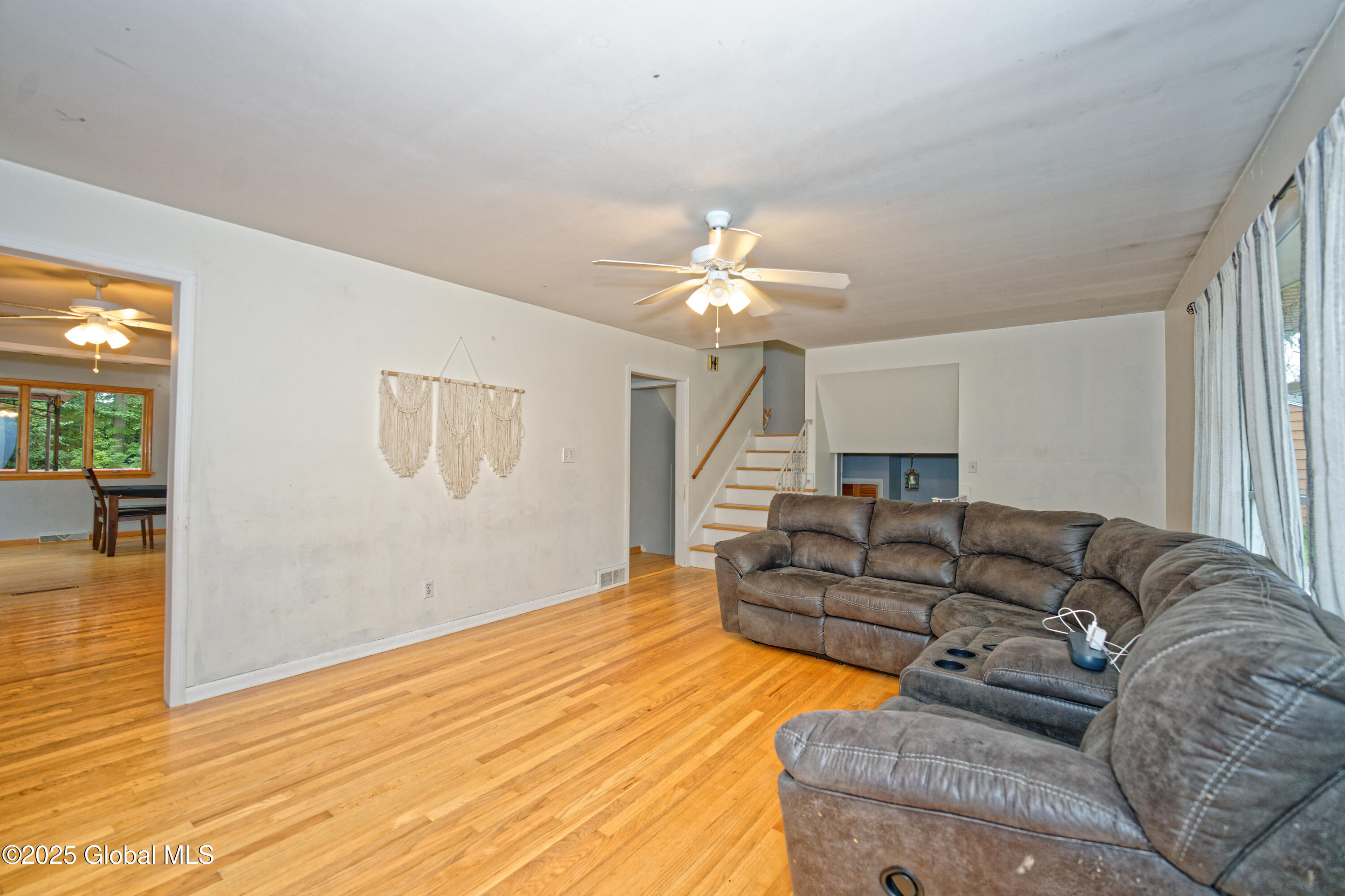 1101 Manas Drive Schenectady, NY 12303 - Photo 7 of 42 2 Livingroom 3