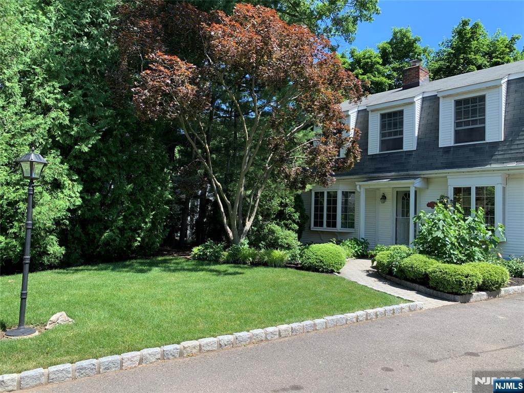424 Eton Court Ridgewood, NJ 07450 - Photo 2 of 16