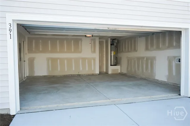 $2,300 | 391 Coconut Drive, Bloomingdale, GA 31302