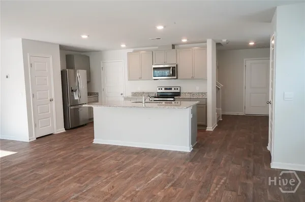 $2,280 | 391 Coconut Drive, Bloomingdale, GA 31302