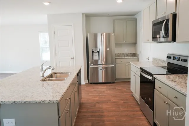 $2,300 | 391 Coconut Drive, Bloomingdale, GA 31302