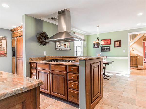 105 Longmeadow Road Belmont, MA 02478 - Photo 4 of 29