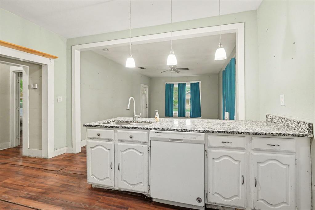714 Ritchey Street Gainesville, TX 76240 - Photo 13 of 30