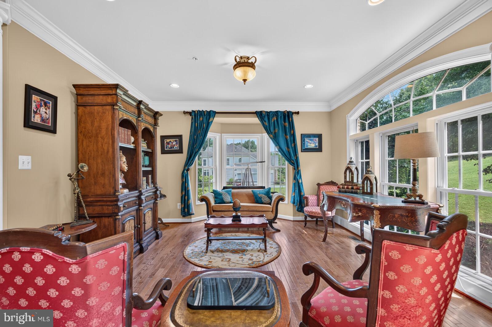 9451 Brink Road Gaithersburg, MD 20882 - Photo 7 of 57 Living room - Palladian windows, hardwood floors
