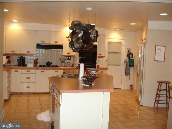 10 Ridge Road Severna Park, MD 21146 - Photo 10 of 23 Owner has professional remodel possibilities