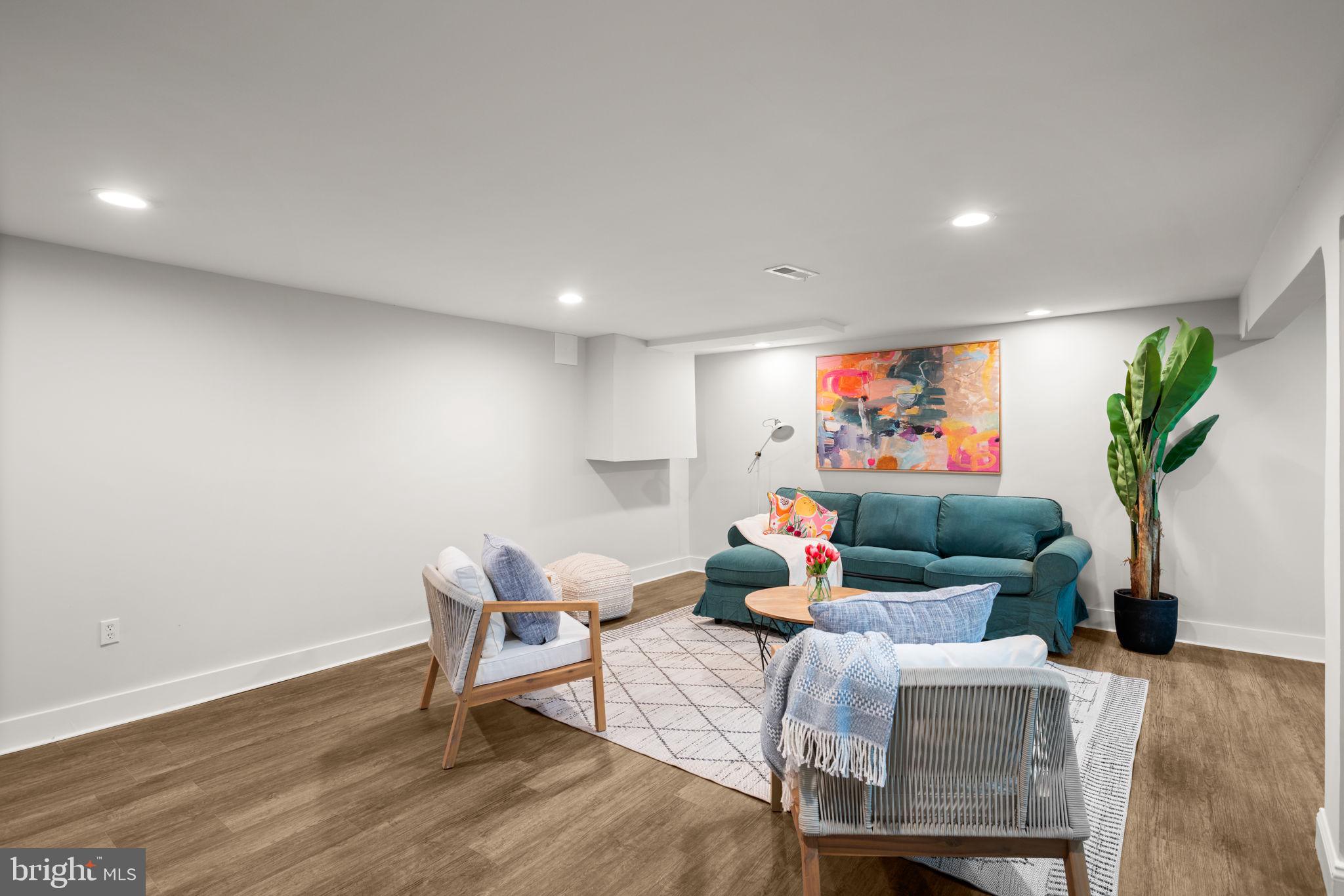 3908 Rayton Road Randallstown, MD 21133 - Photo 35 of 42 a living room with furniture and a potted plant