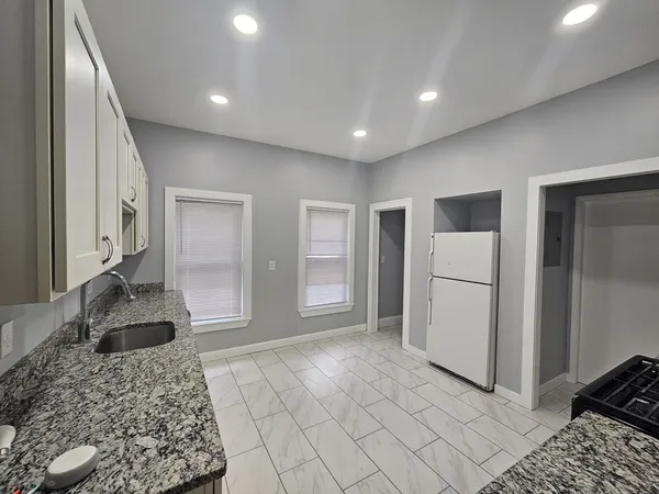 $3,950 | 320 Highland Avenue, Unit 1, Somerville, MA 02144