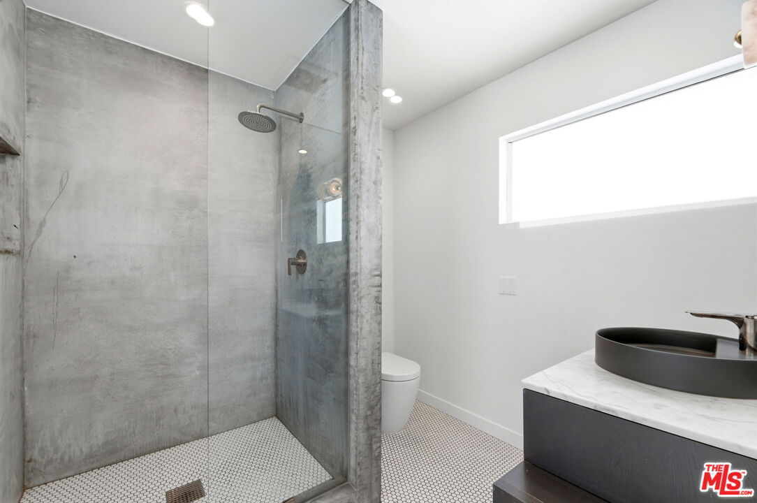 29221 Heathercliff Road, Unit 9 Malibu, CA 90265 - Photo 24 of 35