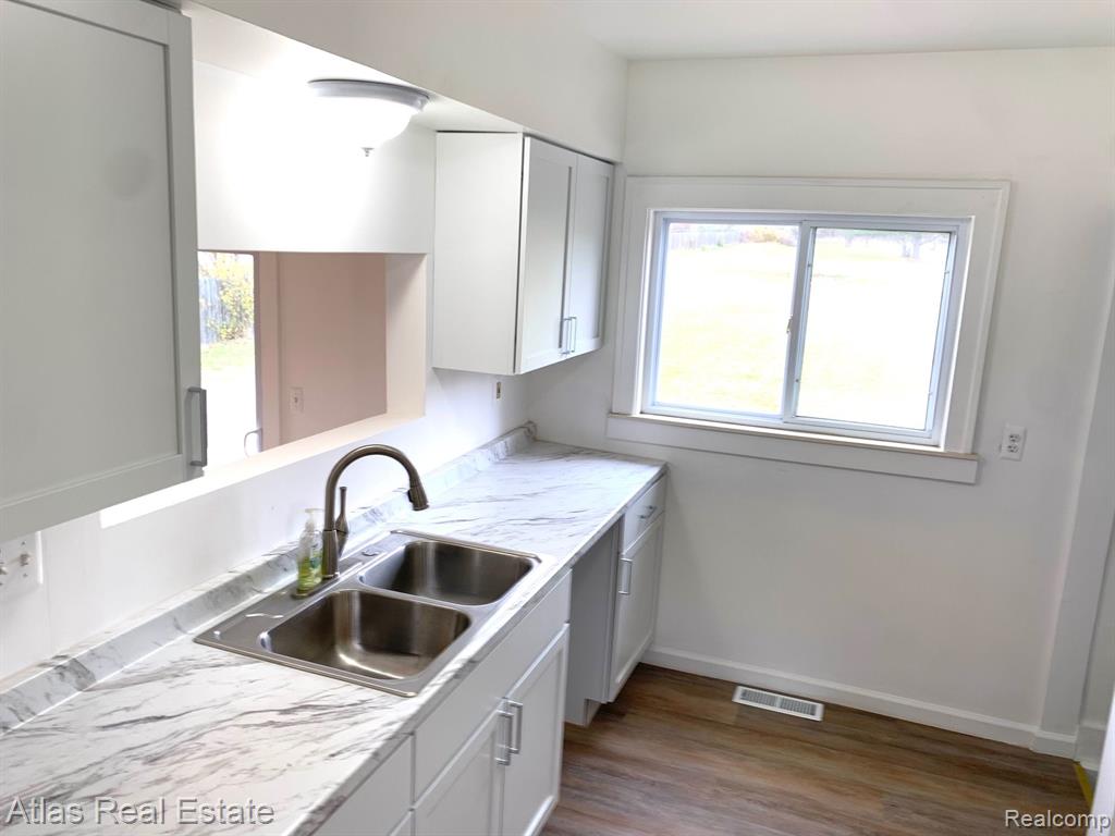 3204 North Linden Road Flint, MI 48504 - Photo 12 of 28