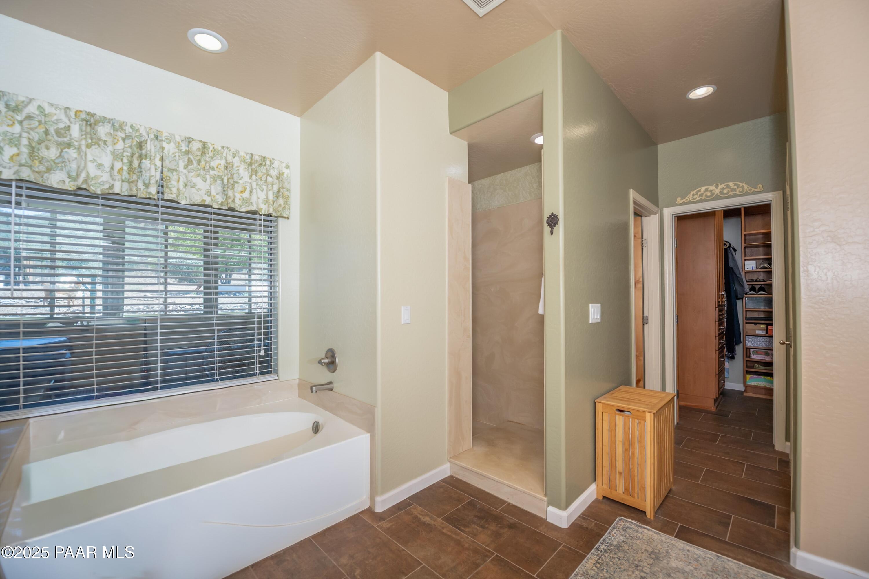 171 Enchanted Road Dewey, AZ 86327 - Photo 18 of 62 a bathroom with a bathtub and a shower