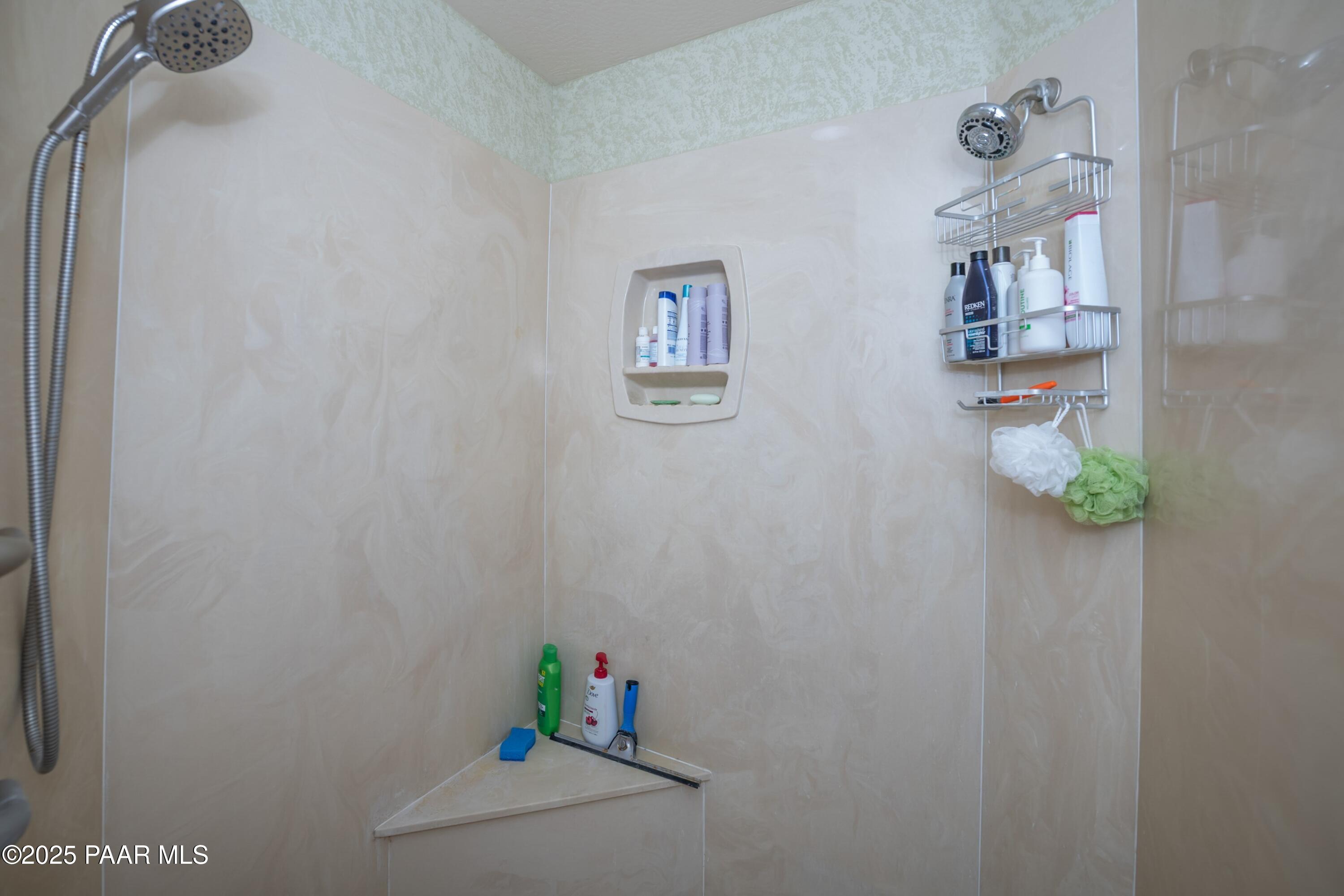 171 Enchanted Road Dewey, AZ 86327 - Photo 19 of 62 Master Shower