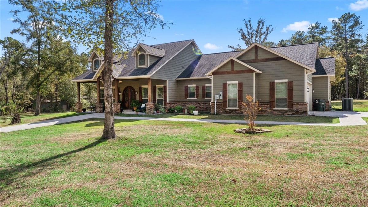 27785 Log Cabin Road Montgomery, TX 77356 - Photo 8 of 50 a front view of house with yard and green space