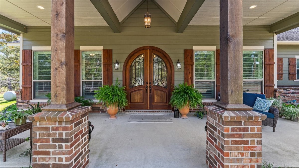 27785 Log Cabin Road Montgomery, TX 77356 - Photo 10 of 50 a potted plants in front of a house