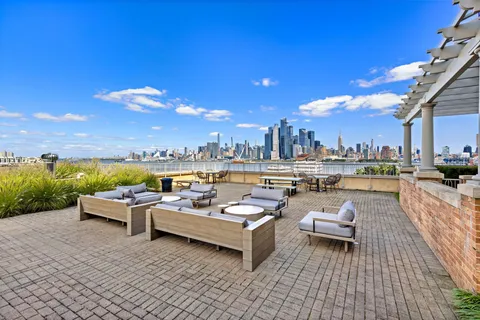 $1,475,000 | 2 Constitution Court, Unit 909, Hoboken, NJ 07030