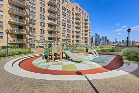 $1,475,000 | 2 Constitution Court, Unit 909, Hoboken, NJ 07030