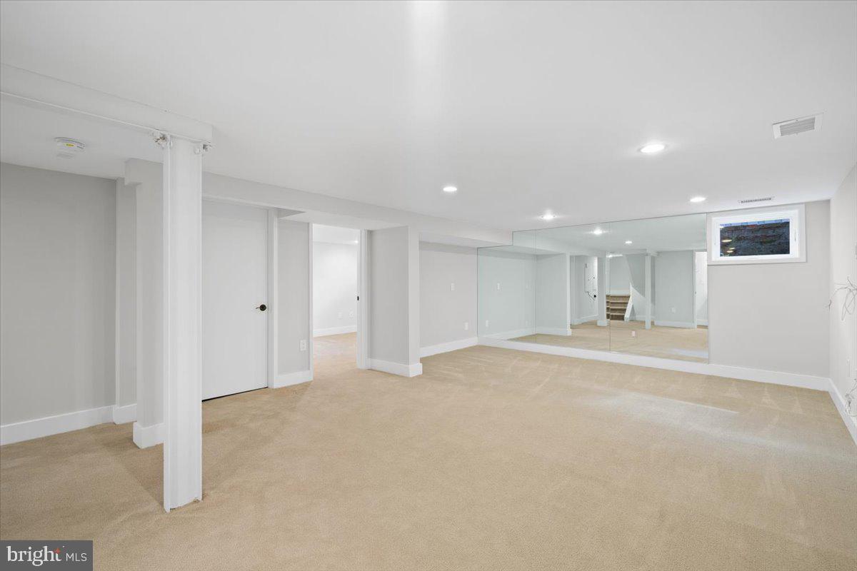 3213 Foxhall Road Northwest Washington, DC 20016 - Photo 29 of 35