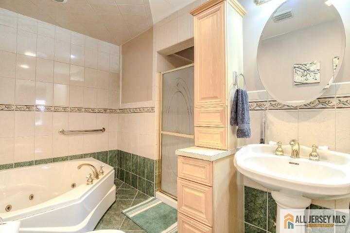 16 Pendleton Place Old Bridge, NJ 08857 - Photo 12 of 30 a bathroom with a tub sink and mirror
