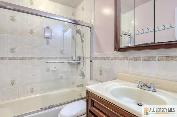 $499,000 | 16 Pendleton Place, Old Bridge, NJ 08857