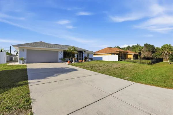 a front view of house with yard and garage