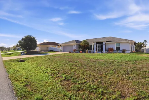 a view of a house with a yard