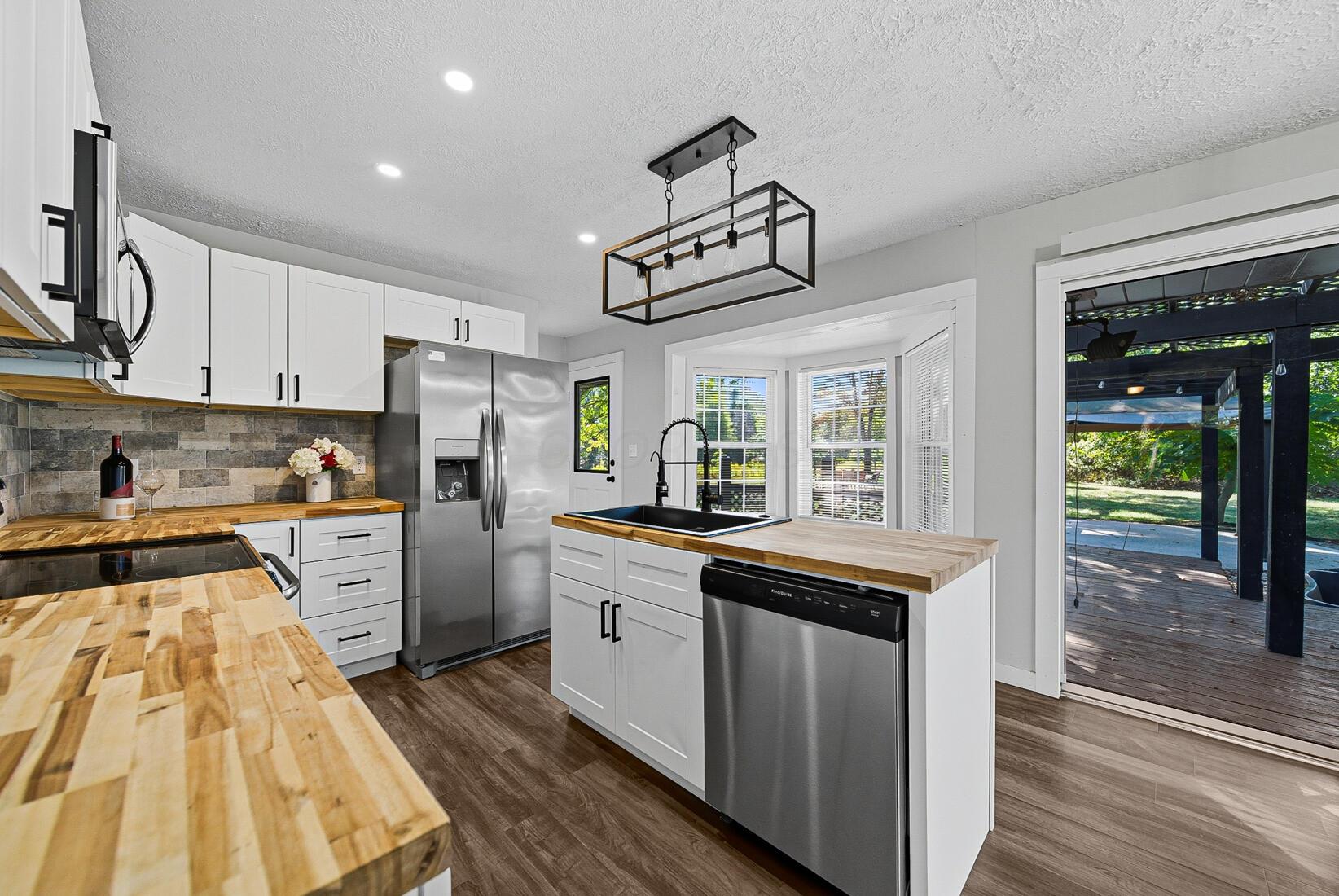 6355 Taylor Road Columbus, OH 43230 - Photo 13 of 73 Kitchen.