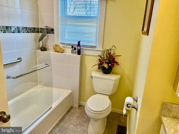 $375,000 | 87 Saybrook Avenue, Hamilton, NJ 08619