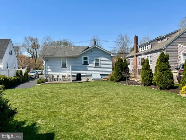 $375,000 | 87 Saybrook Avenue, Hamilton, NJ 08619