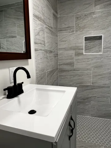 a close view of sink and tap