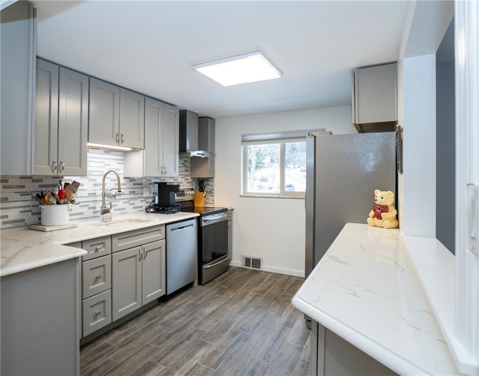 107 Crosswick Road Coraopolis, PA 15108 - Photo 17 of 43 Gallery Image 17