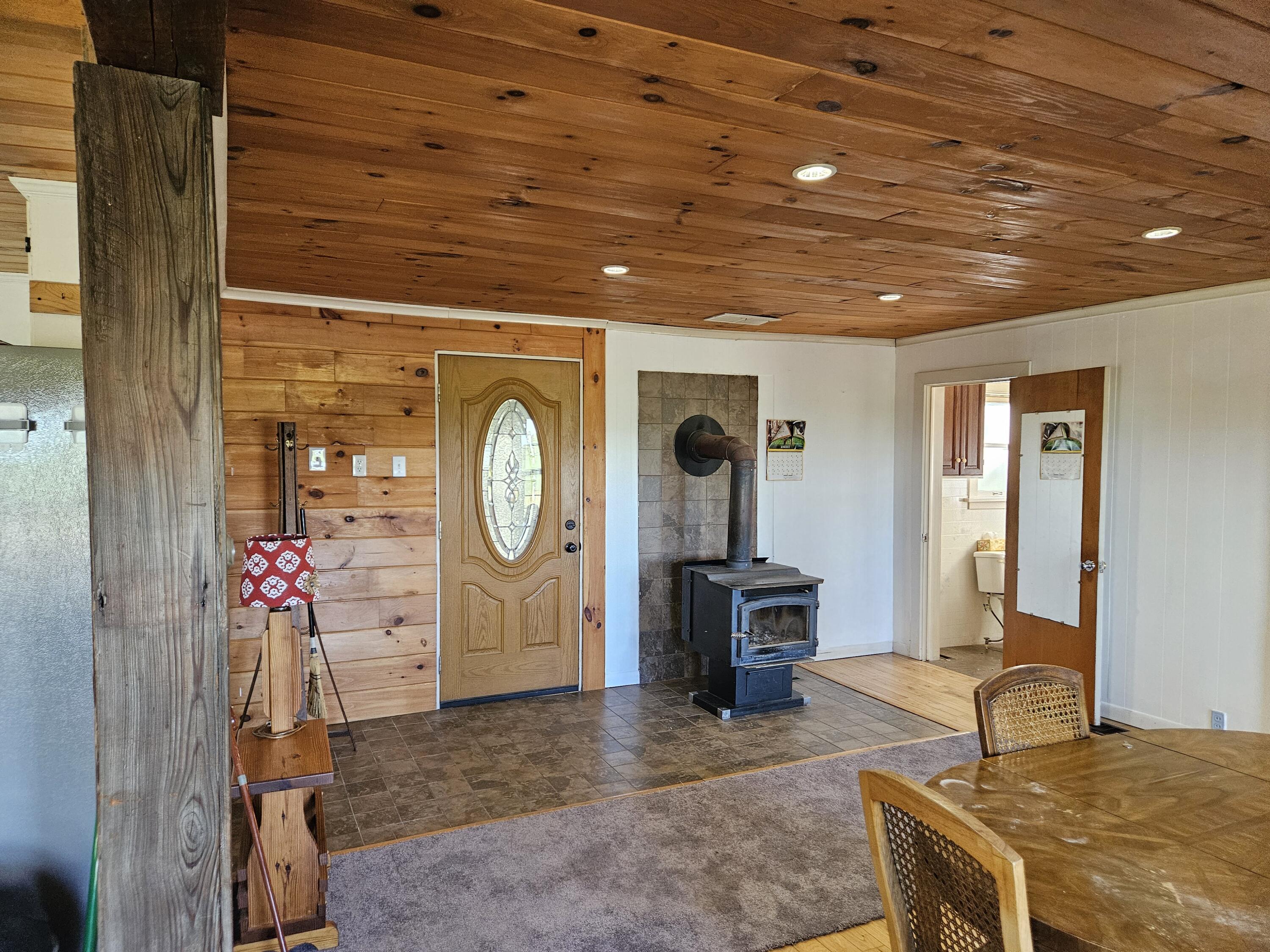 10900 South Meridian Road Hudson, MI 49247 - Photo 11 of 28 dining/family