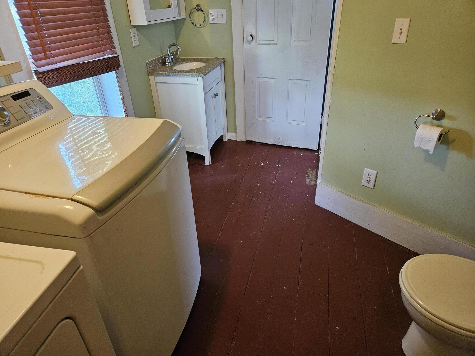 10900 South Meridian Road Hudson, MI 49247 - Photo 19 of 28 Laundry/Bath